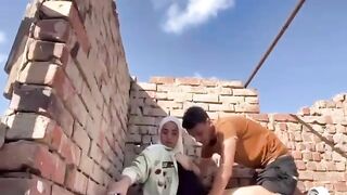 شاب مصري ينيك صديقته فوق السطح