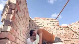 شاب مصري ينيك صديقته فوق السطح